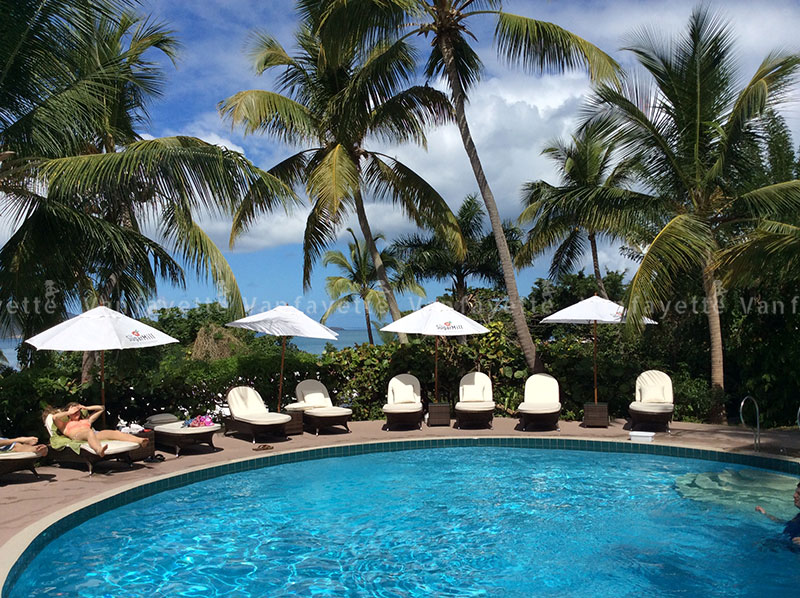 Circular pool in a British Virgin Islands hotel surrounded by CG sun loungers and umbrellas, designed in collaboration with the hotel’s design team