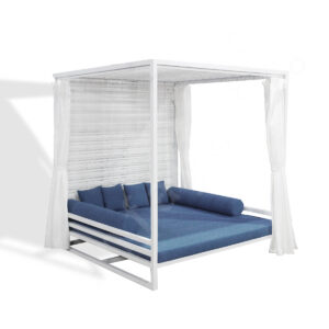 Outdoor Daybed With Curtains