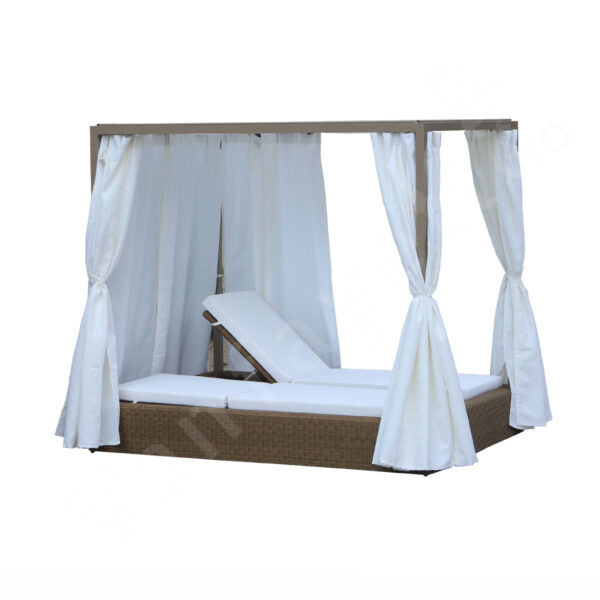 Daybed With Curtains