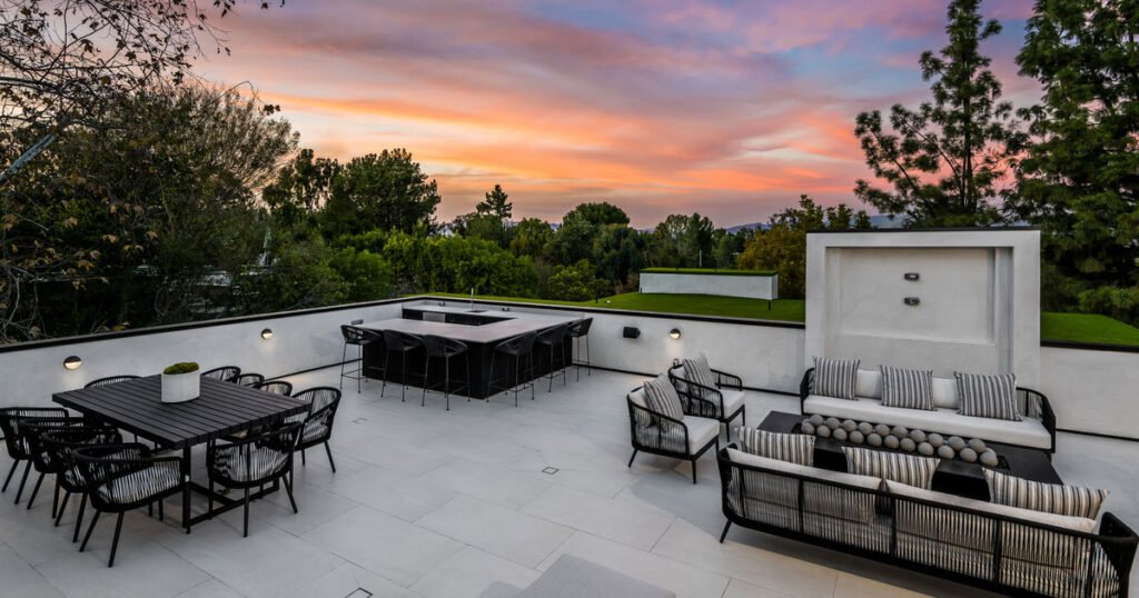 luxury outdoor lounge chairs